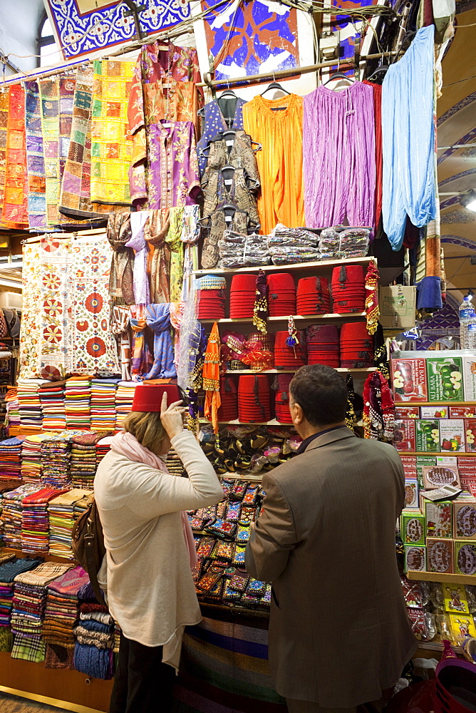 Tourist buying fez, Grand Bazaar, Sultanahmet, Istanbul, Turkey, Europe