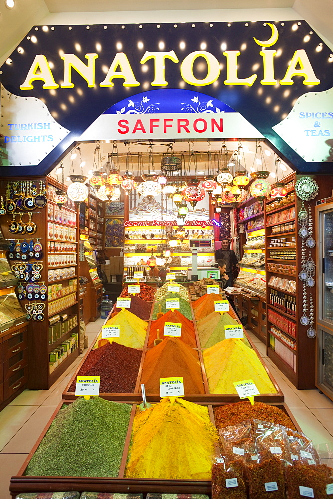 Typical shop in the Spice Bazaar, Sultanahmet, Istanbul, Turkey, Europe