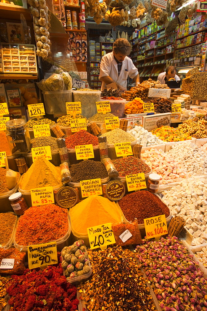 Tea and spice shop in the Spice Bazaar, Sultanahmet, Istanbul, Turkey, Europe