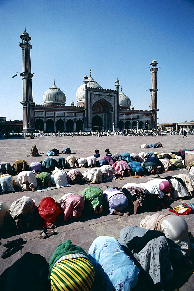 People praying at the Friday Mosque (Jama Masjid ), Delhi,  India, Asia