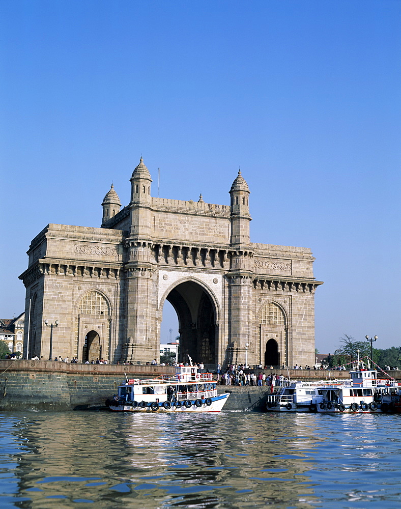 Gateway to India and Mumbai Harbour, Mumbai (Bombay), Maharastra, India, Asia