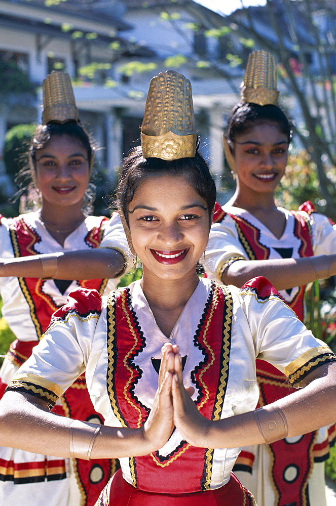 Female Kandy dancers dressed in pooja costume, Kandy, Sri Lanka, Asia