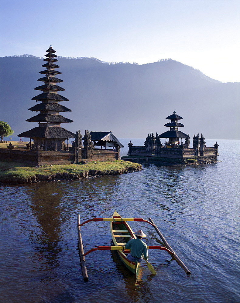 Lake Bratan, Pura Ulun Danu Bratan Temple and boatman, Bali, Indonesia, Southeast Asia, Asia