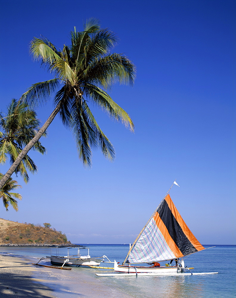 Outrigger boats, Senggigi Beach, Lombok, Indonesia, Southeast Asia, Asia