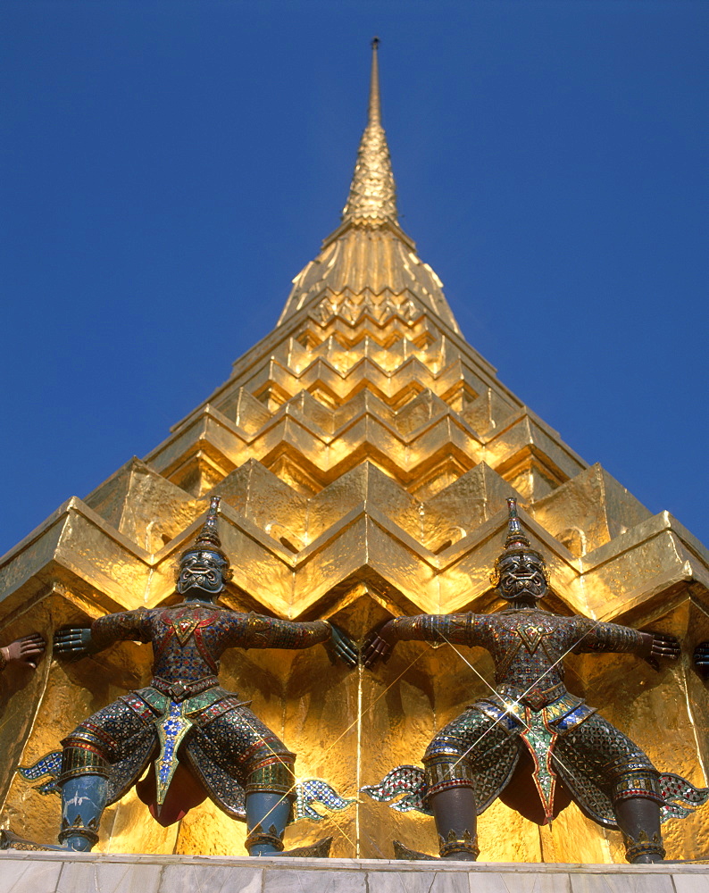 Gilt chedi and Ramakien figures, Wat Phra Kaeo, Grand Palace, Bangkok, Thailand, Southeast Asia, Asia