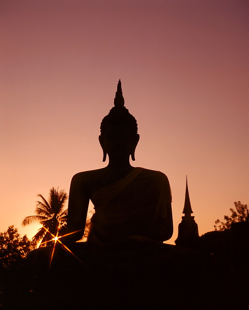 Seated Buddha statue at sunset, Wat Mahathat, UNESCO World Heritage Site, Sukhothai, Thailand, Southeast Asia, Asia