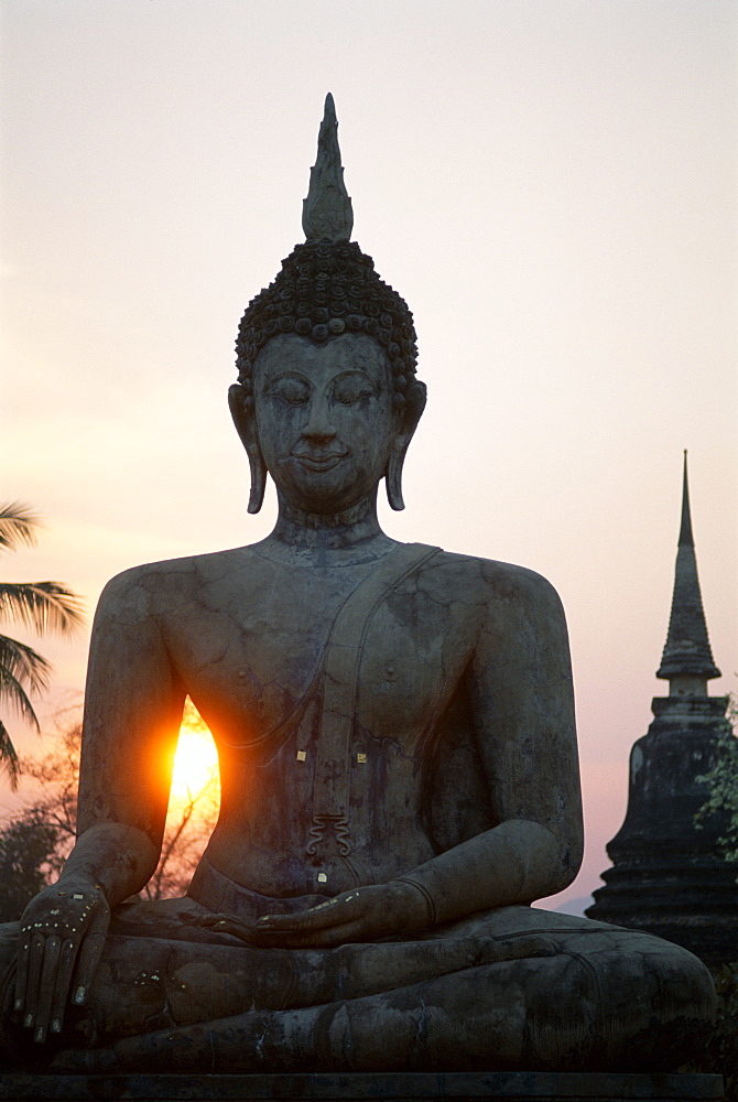 Seated Buddha statue, Wat Mahathat, Sukhothai, UNESCO World Heritage Site, Thailand, Southeast Asia, Asia