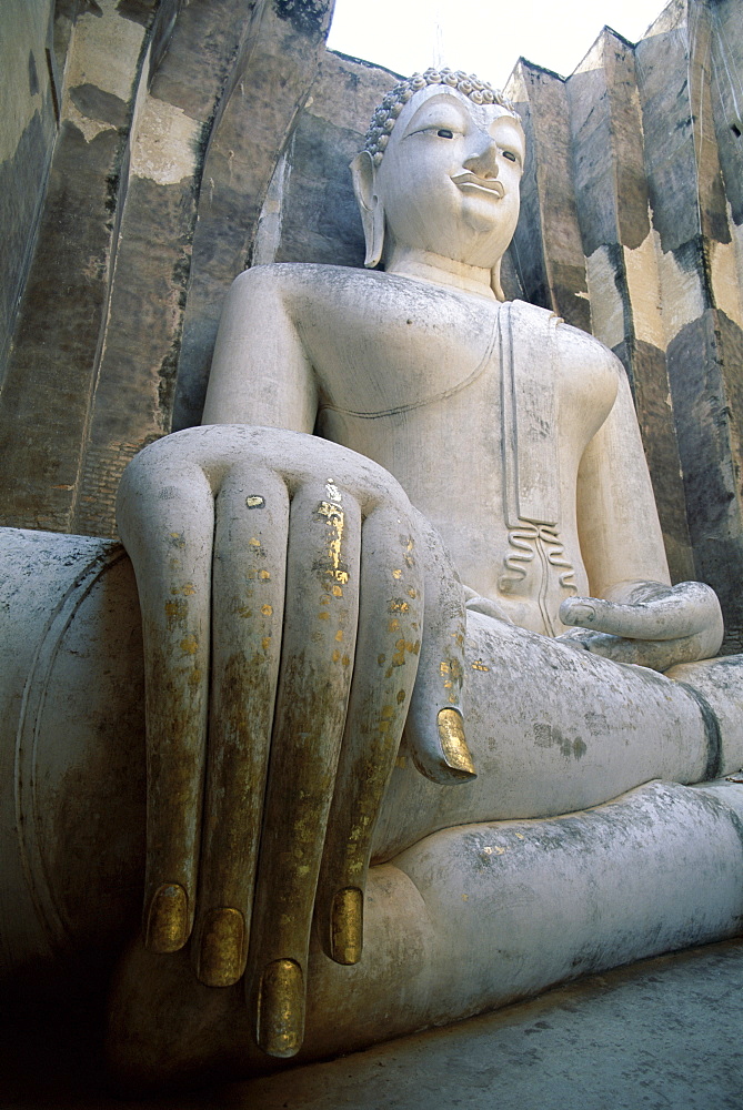 Seated Buddha statue, Wat Si Chum, Sukhothai, UNESCO World Heritage Site, Thailand, Southeast Asia, Asia