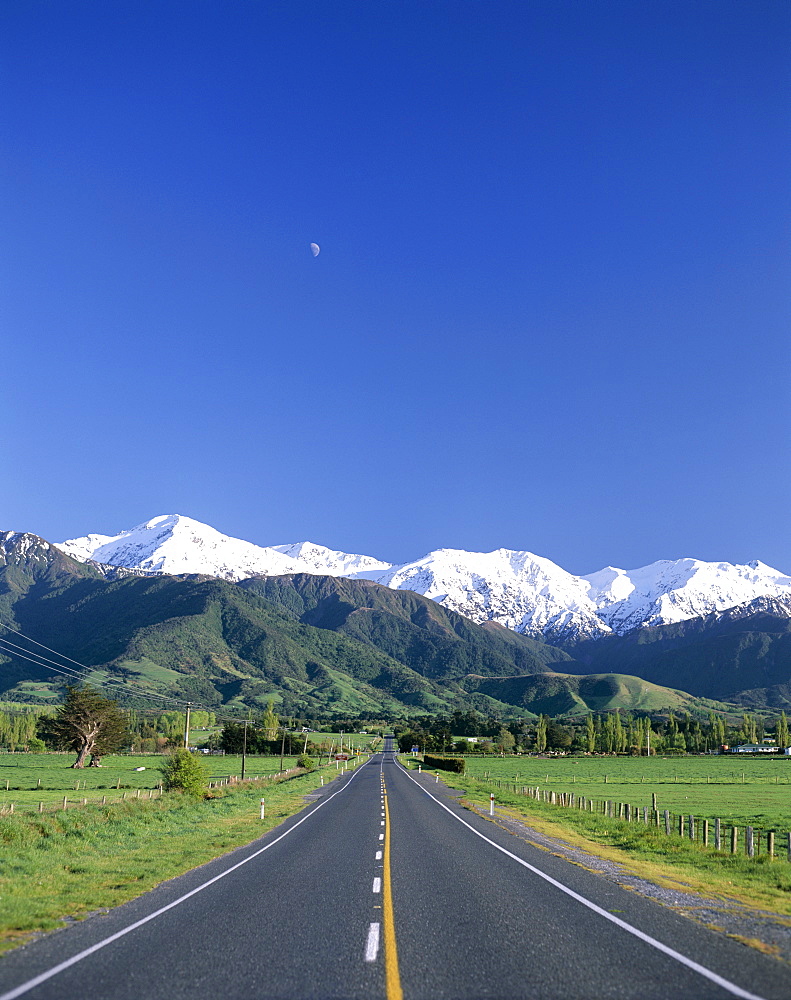 Road and Seaward Kaikoura Mountain Ranges, Southern Alps, Kaikoura, Canterbury, South Island, New Zealand, Pacific