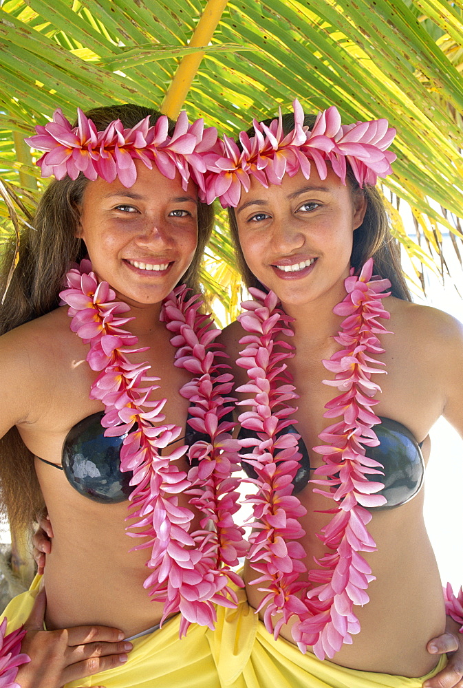 Polynesian girls dressed in traditional costume with leis (flower garlands), Aitutaki, Cook Islands, Polynesia, South Pacific, Pacific