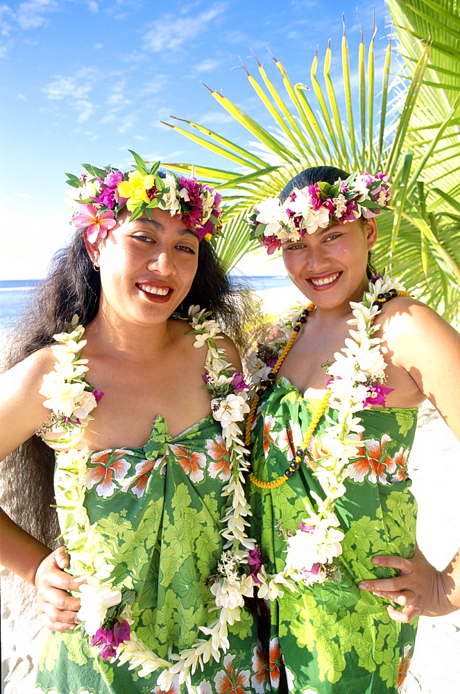 Polynesian girls dressed in pareu (sarong) and leis (flower garlands), Rarotonga, Cook Islands, Polynesia, South Pacific, Pacific