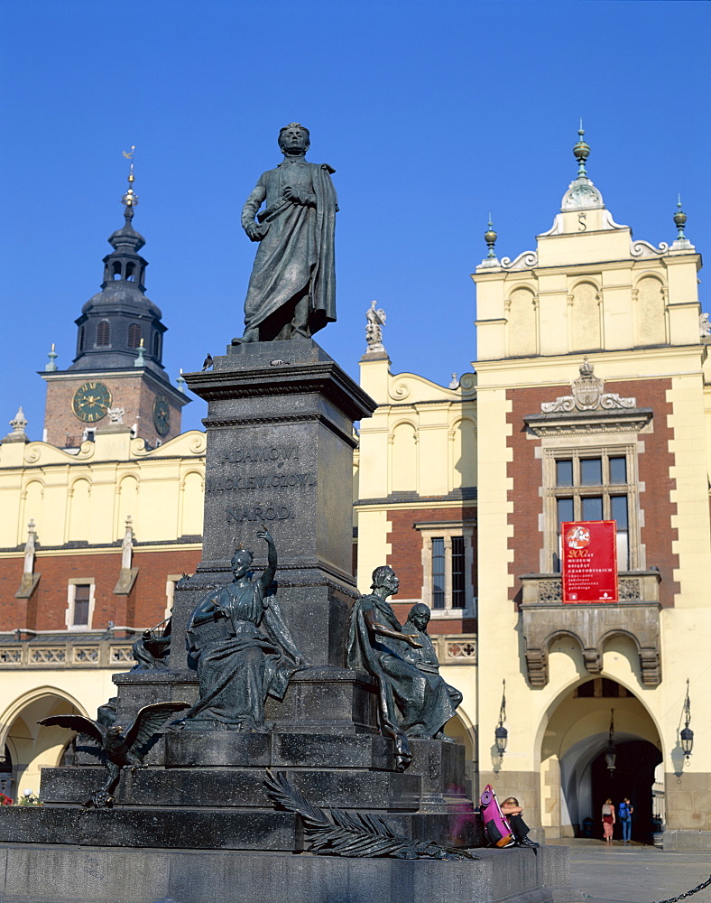 Adam Mickiewicz Statue and The Cloth Hall, Main Market Square, UNESCO World Heritage Site, Cracow (Krakow), Poland, Europe