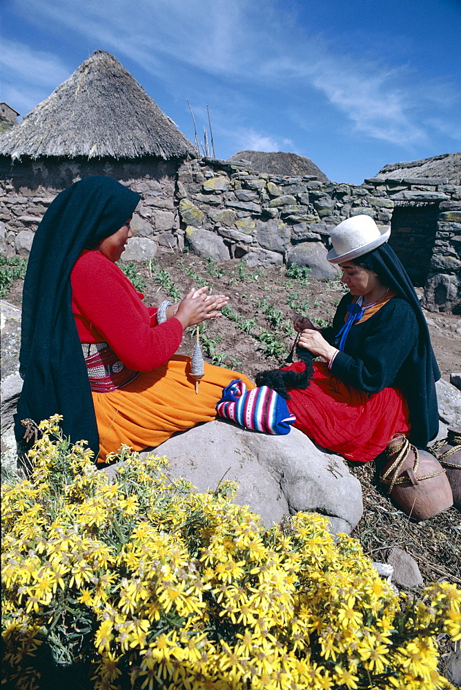 Indian women wool spinning, Taquile Island, Lake Titicaca, Peru, South America