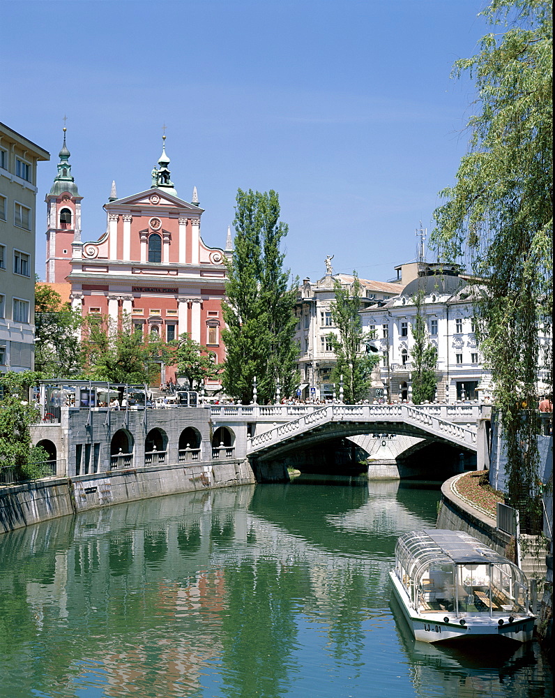 Ljubljanica River and city centre, Ljubljana, Slovenia, Europe