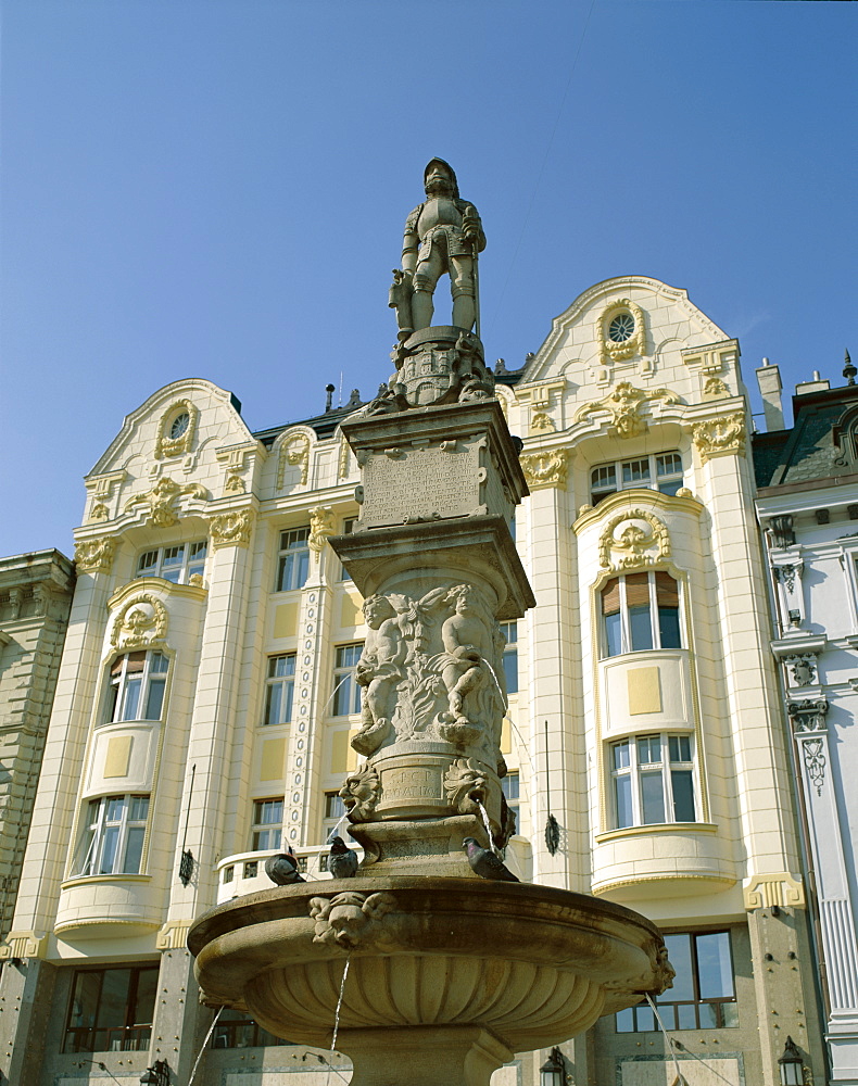 Roland statue in the Old City Market Place (Hlavne namestie), Bratislava, Slovakia, Europe