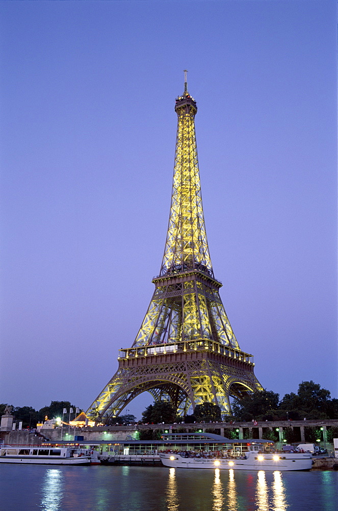 Eiffel Tower (Tour Eiffel) and the River Seine at night, Paris, France, Europe