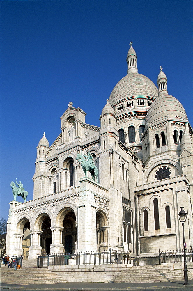 The Sacre Coeur (Basilique du Sacre-Coeur), Montmartre, Paris, France, Europe