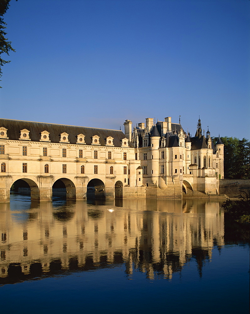 Chenonceau Castle (Chateau de Chenonceau) and Cher River, UNESCO World Heritage Site, Chenonceaux, Indre et Loire, Loire Valley, France, Europe