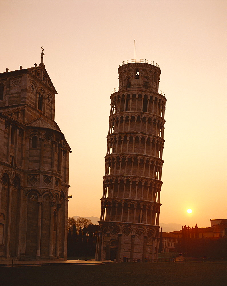 Leaning Tower (Torre Pendente) at sunrise, Pisa, UNESCO World Heritage Site, Tuscany (Toscana), Italy, Europe