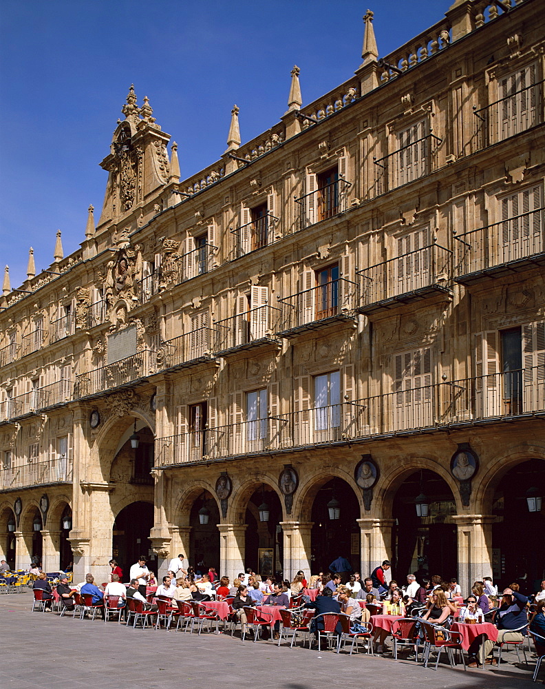 Outdoor cafes, Royal Pavilion, Plaza Mayor, Salamanca, UNESCO World Heritage Site, Castilla y Leon, Spain, Europe