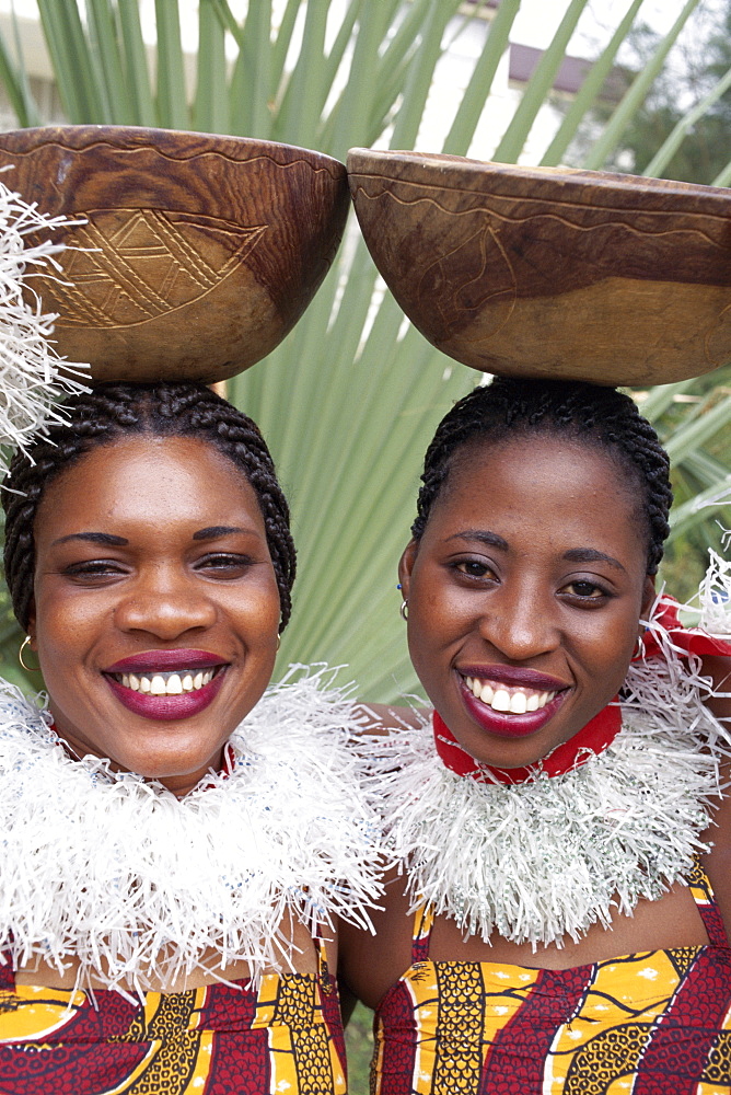 African women carrying gourds on their heads, Banjul, Gambia, West Africa, Africa