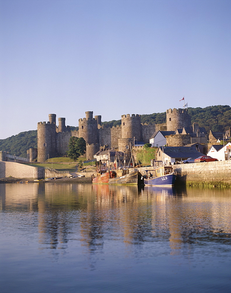 Conwy Castle, UNESCO World Heritage Site, and River Conwy, Wales, United Kingdom, Europe