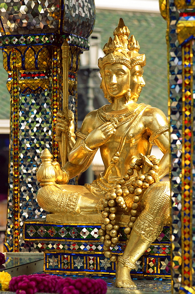 Statue of the four headed image of Brahma or Phra Phrom at the Erawan Shrine, Bangkok, Thailand, Southeast Asia, Asia