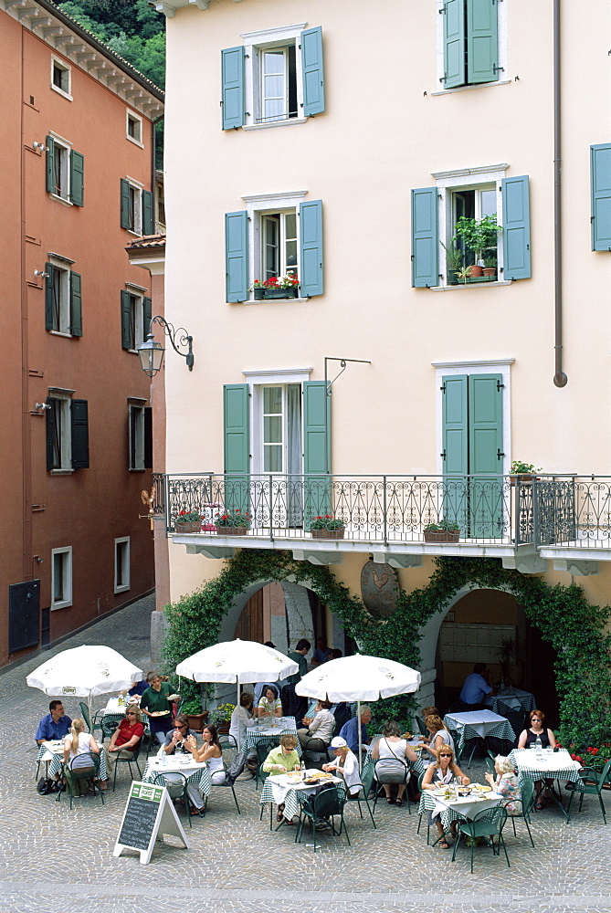 Outdoor cafes and restaurants, Riva del Garda, Lake Garda, Trentino-Alto Adige, Italy, Europe