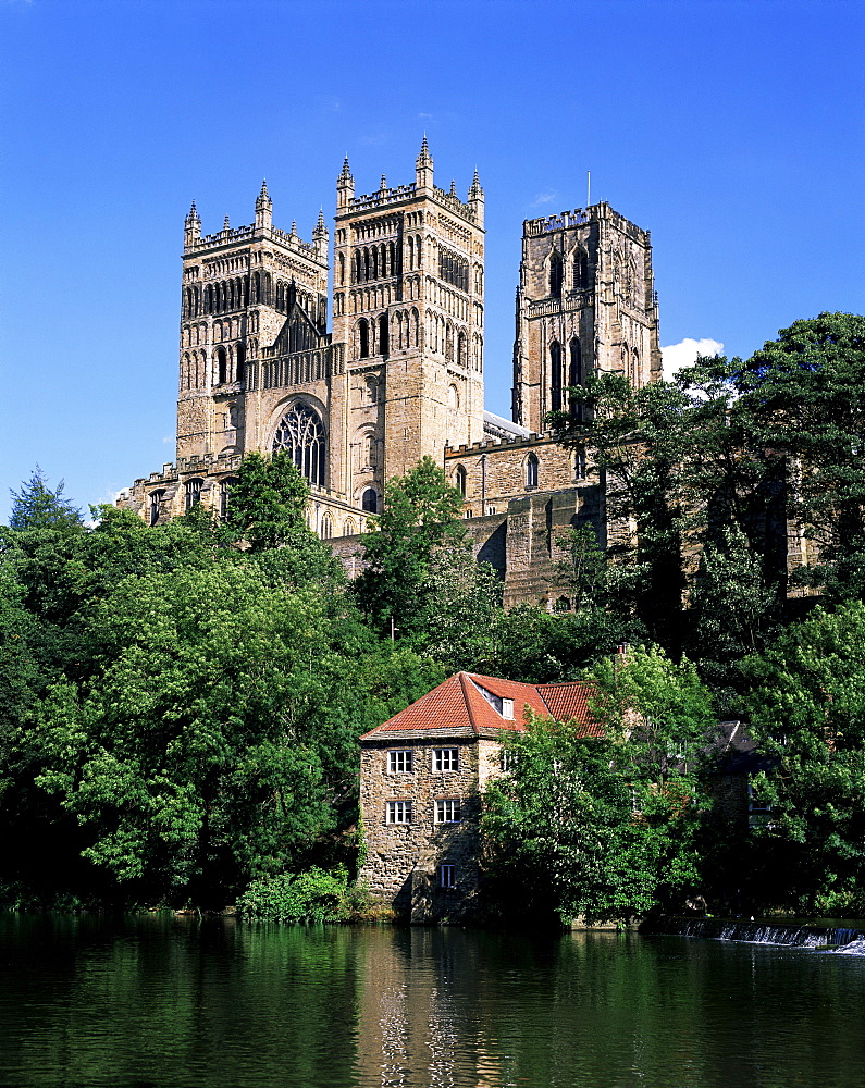 Durham Cathedral, UNESCO World Heritage Site, and the River Wear, Durham, County Durham, England, United Kingdom, Europe