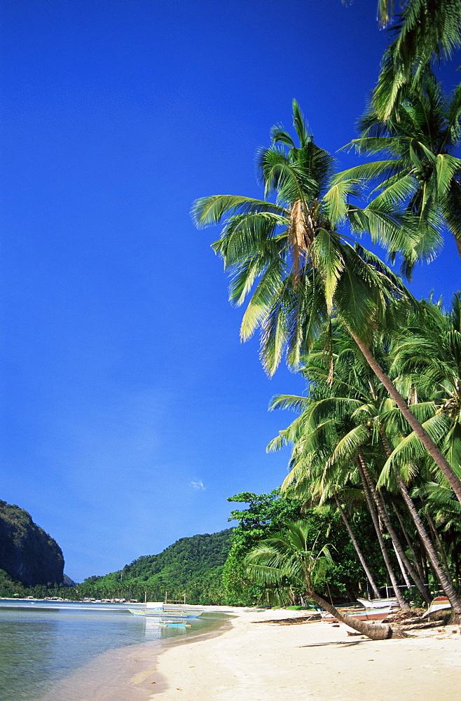 Beach scene, El Nido, Bascuit Bay, Palawan, Philippines, Southeast Asia, Asia