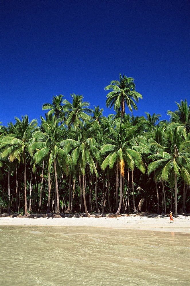 Girl walking on tropical beach, Bascuit Bay, El Nido, Palawan, Philippines, Southeast Asia, Asia