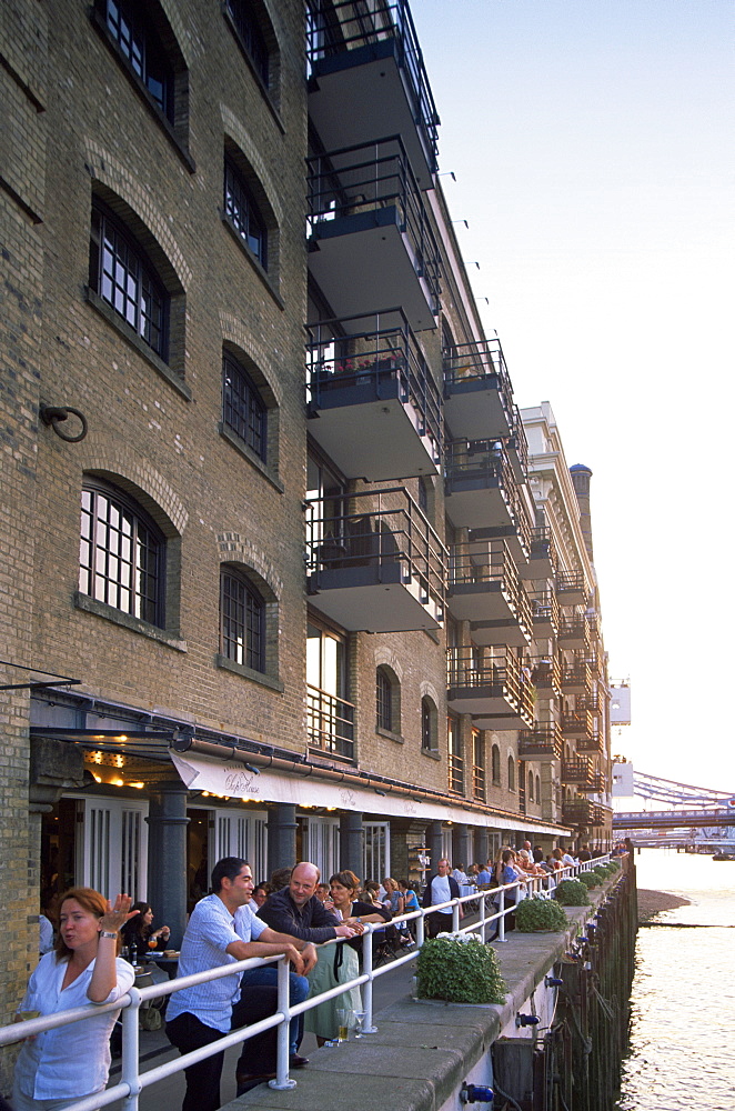 Riverfront dining at Chop House Restaurant, Butlers Wharf, London, England, United Kingdom, Europe