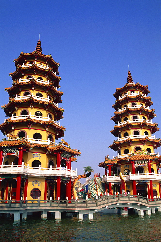 Dragon and Tiger Pagodas, Lotus Lake, Kaohsiung, Taiwan, Asia