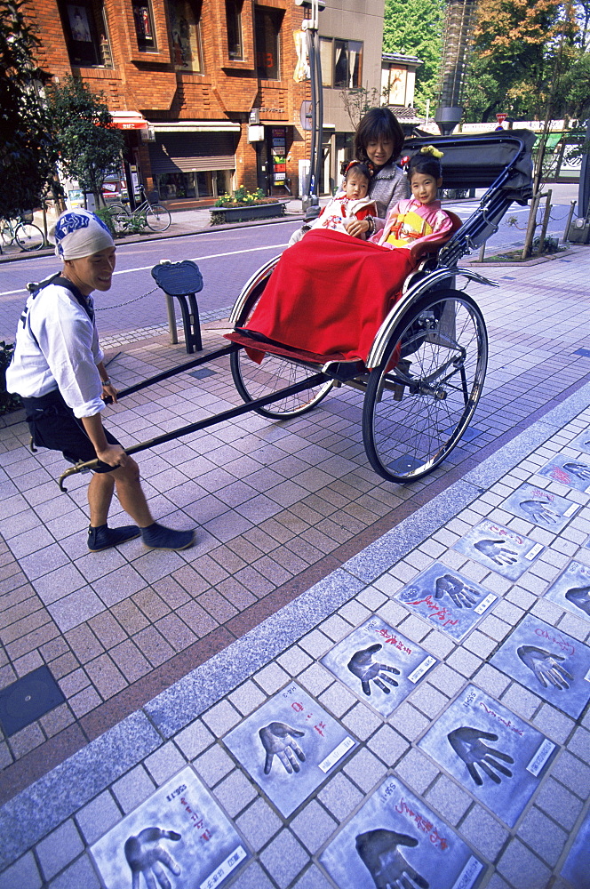 Mother and children in rickshaw, Asakusa, Tokyo, Japan, Asia