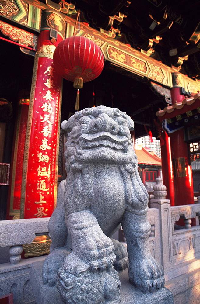 Lion statue at Wong Tai Sin Temple, Hong Kong, China, Asia