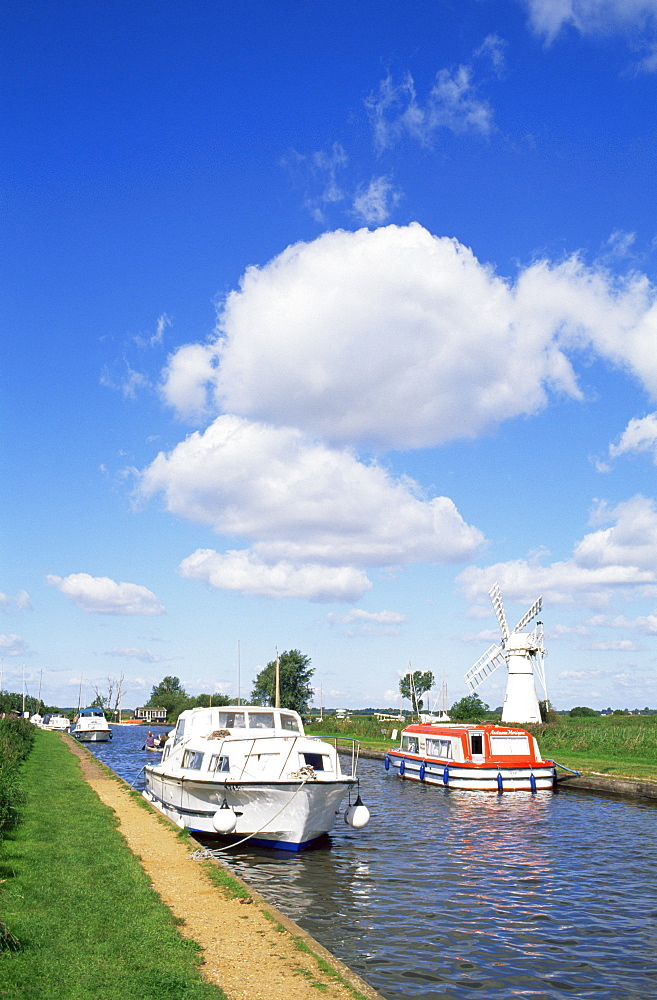 River Thurne, Norfolk Broads, Norfolk, England, United Kingdom, Europe