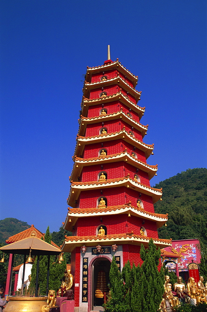 Ten Thousand Buddha Monastery Pagoda, a monastery housing over 12800 statues of the Buddha, Sha Tin, New Territories, Hong Kong, China, Asia