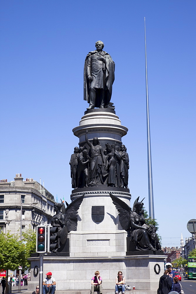 The O'Connell Monument, O'Connell Street, Dublin, Republic of Ireland, Europe