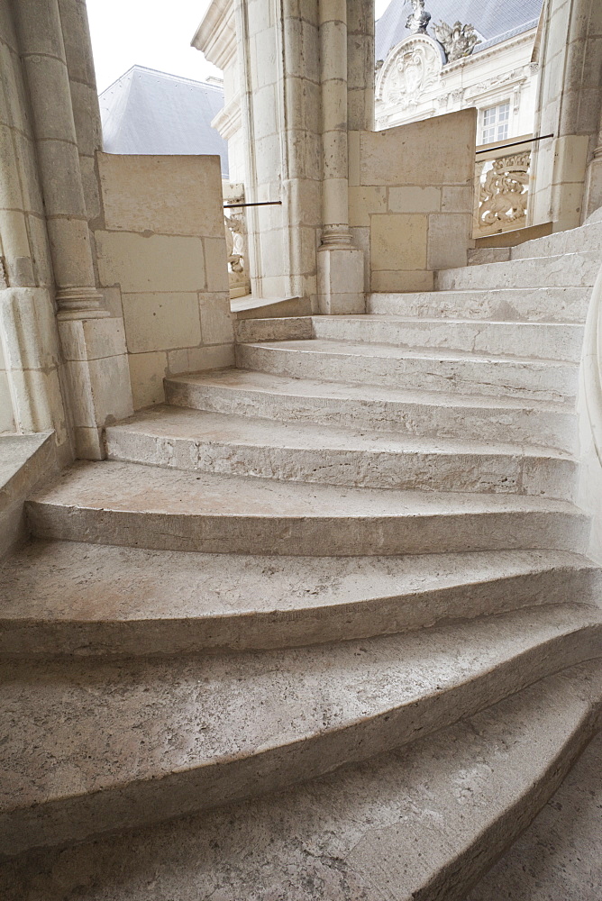 Grand Staircase, Blois Castle, UNESCO World Heritage Site, Blois, Loir et Cher, Loire Valley, France, Europe