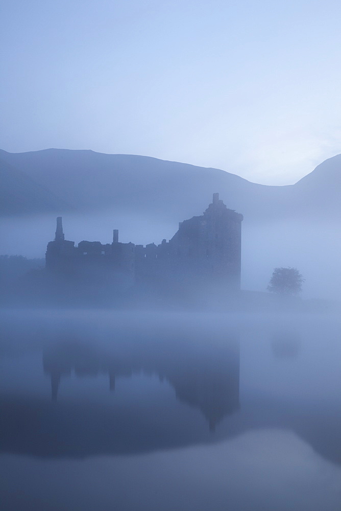 Kilchurn Castle, Loch Awe, Strathclyde, Scotland, United Kingdom, Europe