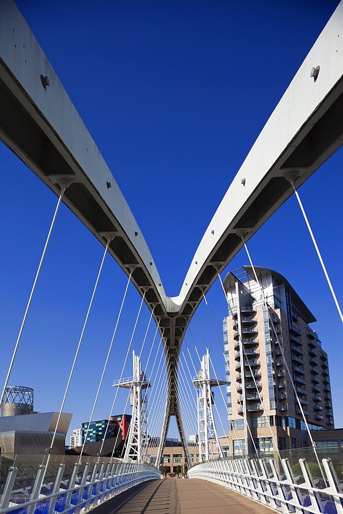 Millennium Bridge and the Lowry Centre, Salford Quays, Greater Manchester, England, United Kingdom, Europe