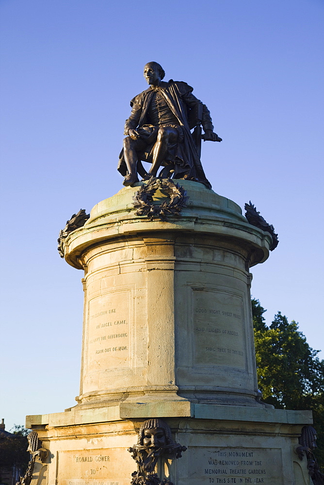 Shakespeare statue, Stratford upon Avon, Warwickshire, England, United Kingdom, Europe