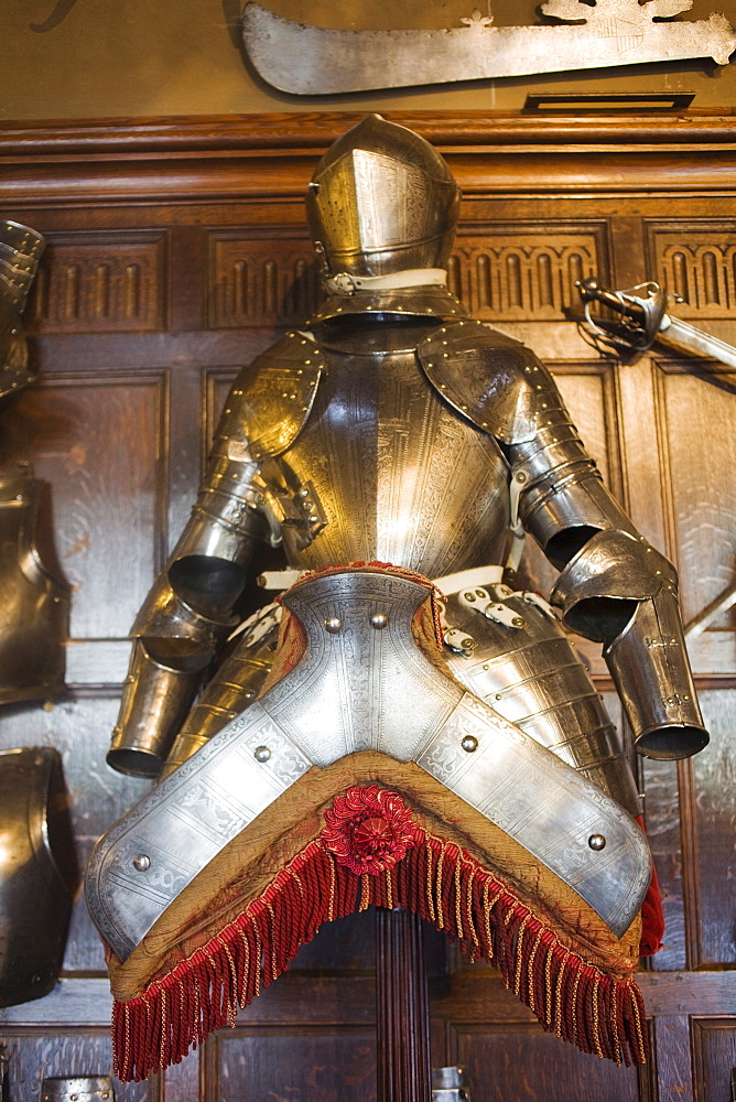 Suit of armour, Warwick Castle, Warwick, Warwickshire, England, United Kingdom, Europe