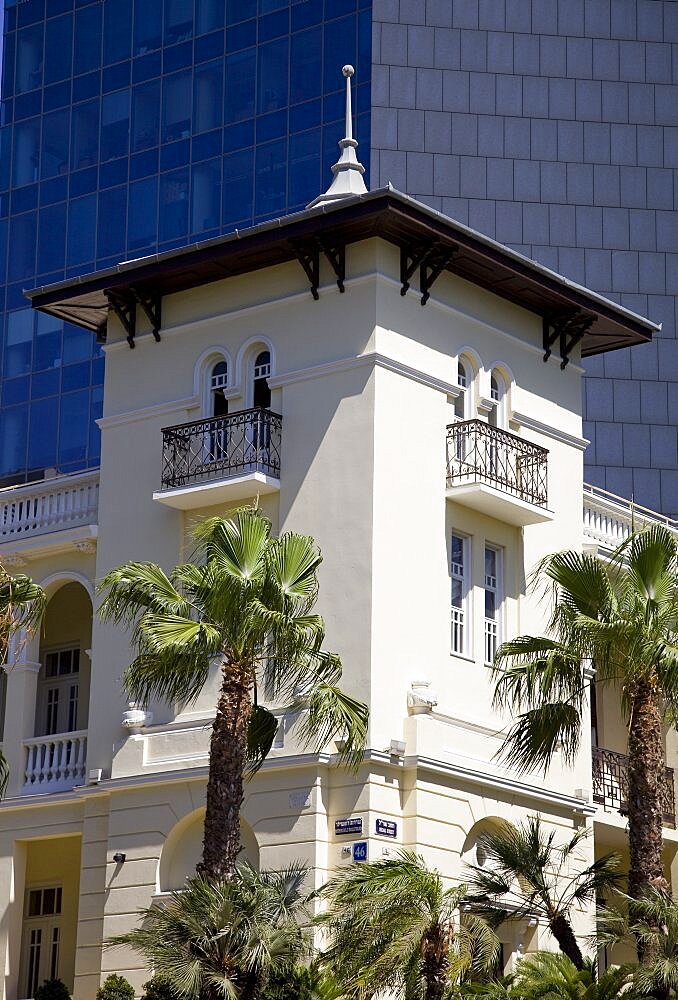 Old vs new at the rothschild boulevard in central tel aviv, Israel