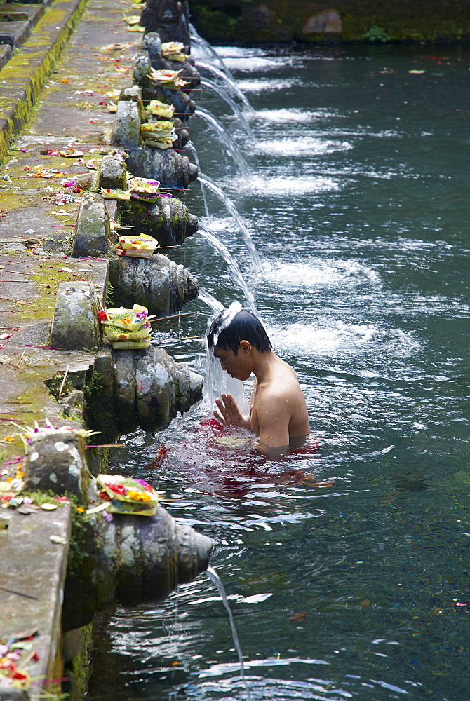 Public bath, holy temple of Tirta Empul, region of Ubud, Bali, Indonesia, Southeast Asia, Asia