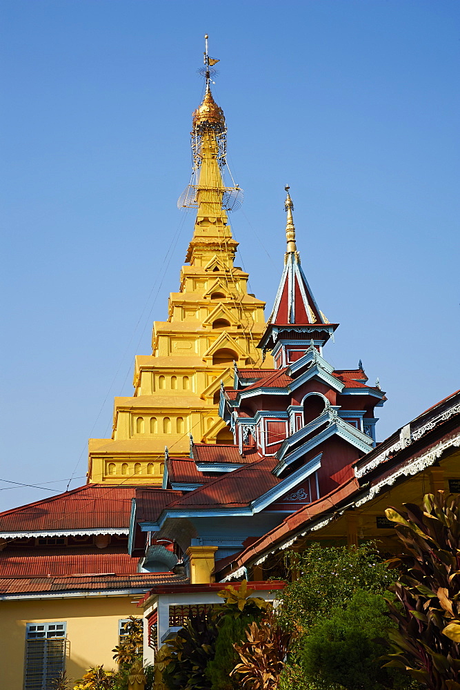 Mahamuni Paya temple and monastery, Mawlamyine (Moulmein), Mon State, Myanmar (Burma), Asia