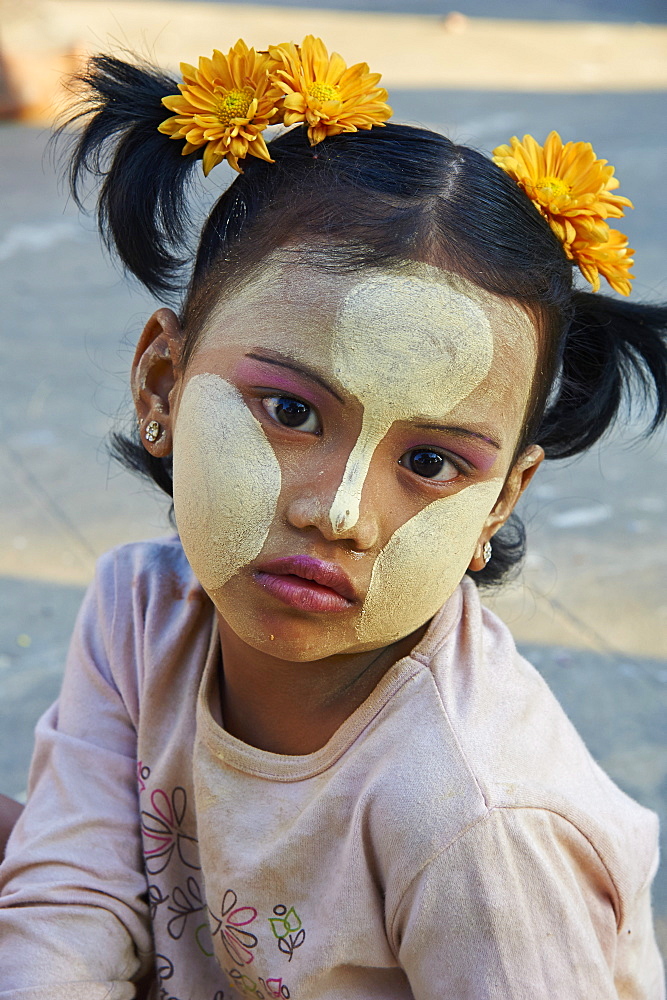 Young Burmese girl, Bagan (Pagan), Myanmar (Burma), Asia