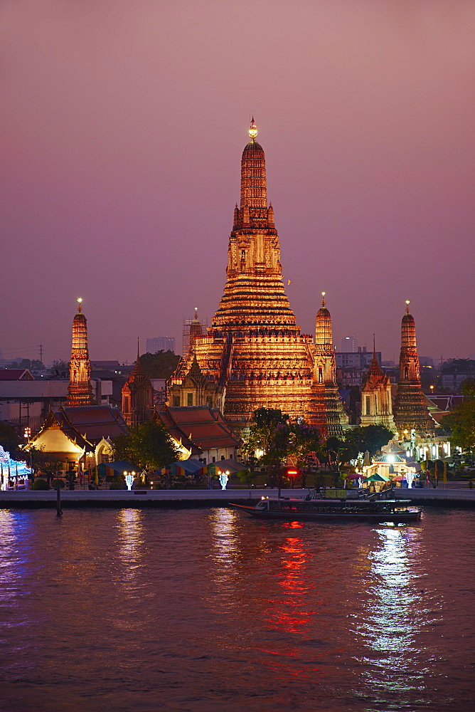 Wat Arun (Temple of the Dawn) and the Chao Phraya River by night, Bangkok, Thailand, Southeast Asia, Asia