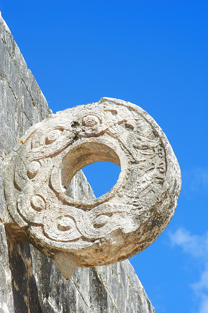 One of the stone hoops in the Great Ball Court (Gran Juego de Pelota), ancient Mayan ruins of Chichen Itza, UNESCO World Heritage Site, Yucatan, Mexico, North America