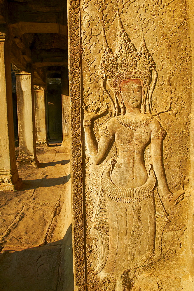 Relief sculpture of Apsara, heavenly dancer of the Khmer Kingdom, Angkor Wat temple, dating from the 12th century, Angkor, UNESCO World Heritage Site, Siem Reap, Cambodia, Indochina, Southeast Asia, Asia